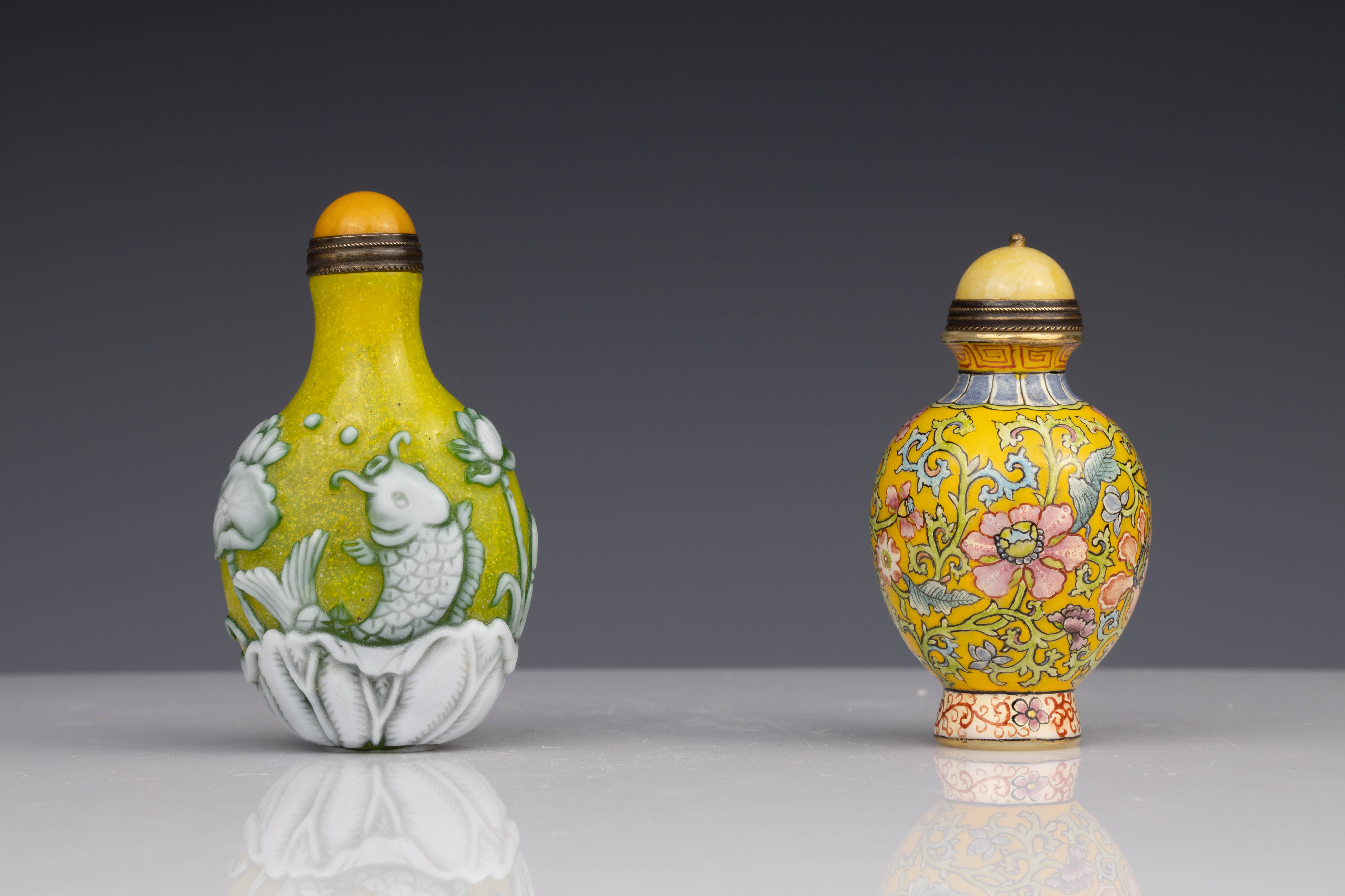 Peking Glass Overlay Snuff Bottle TOGETHER WITH a Canton enamel snuff bottle