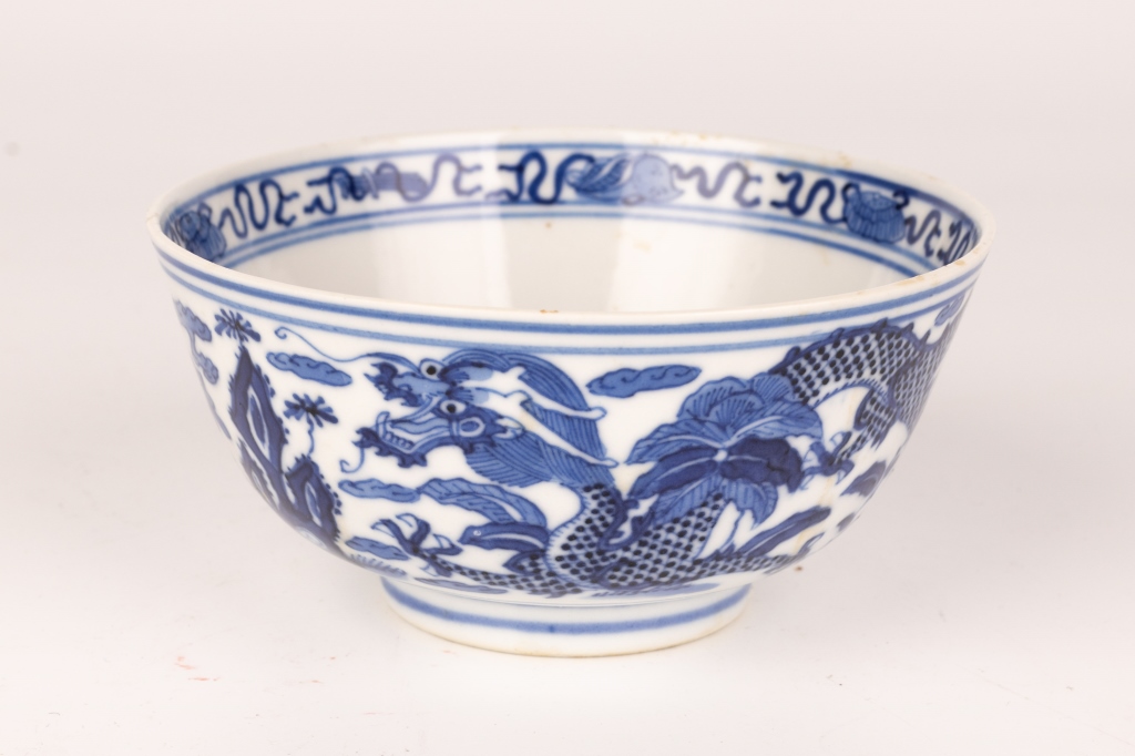 Blue and White Bowl with Dragon Pattern, Fanggu Zhencang Mark