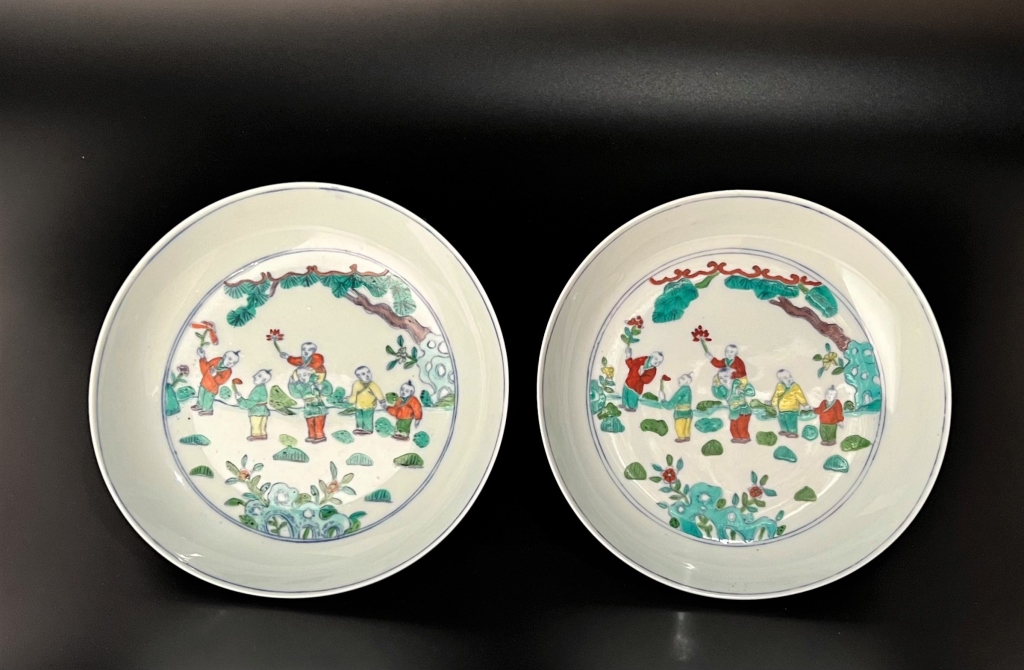 A Pair of Doucai Dishes with Infants Playing Among Butterflies, Chenghua Mark