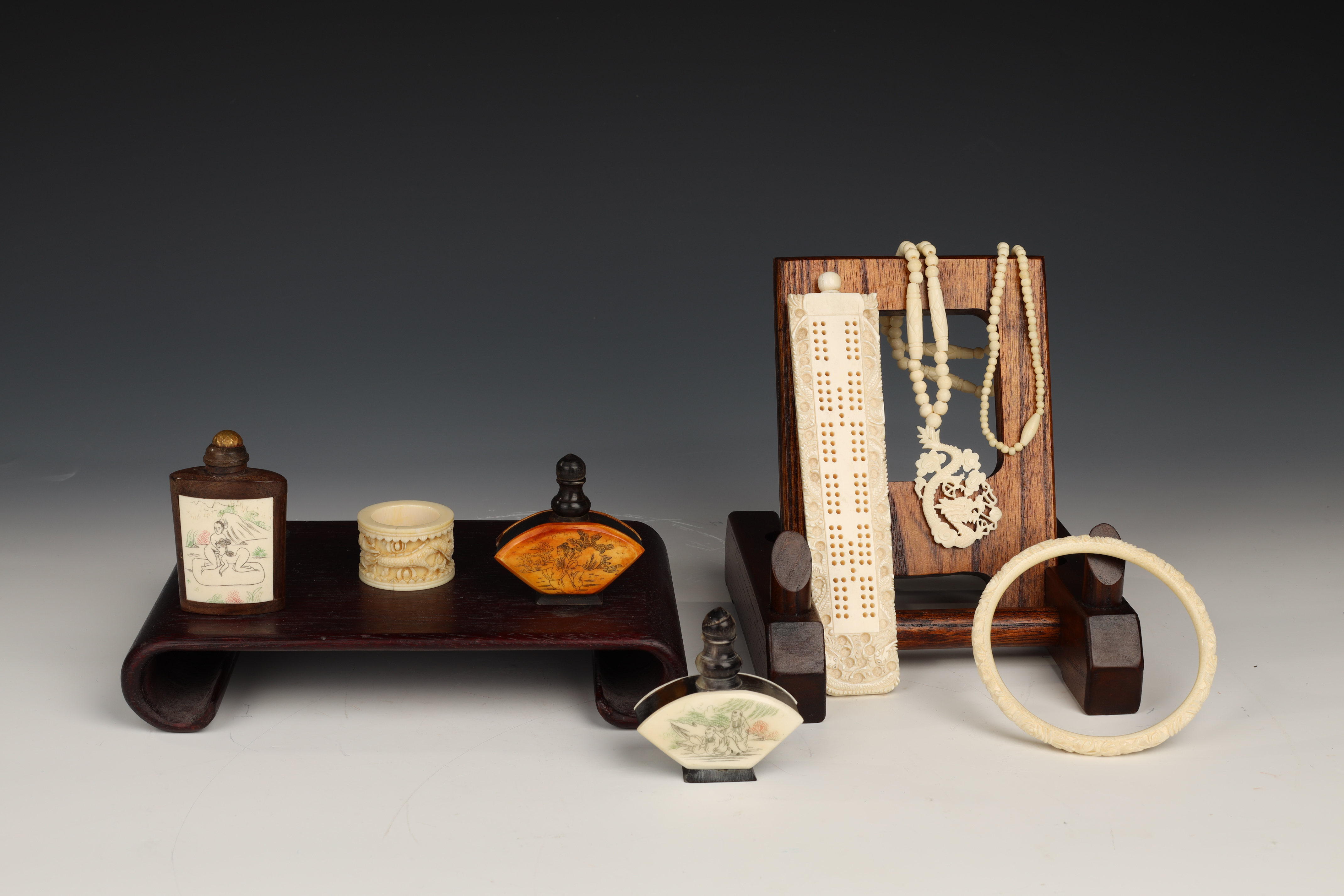 A set of 7 pieces bone-carved necklace, bracelet, snuff bottle, etc.