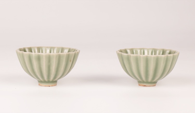 Pair of Longquan Celadon Lotus-shaped Bowls, 20th Century or Later