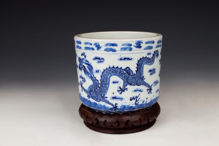 Blue White Dragon Brushpot with Stand, Qing Dynasty