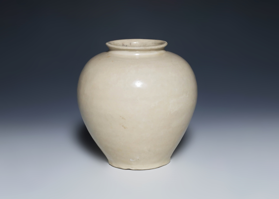 Xing-Type Glaze White Wear Jar, Tang Dynasty