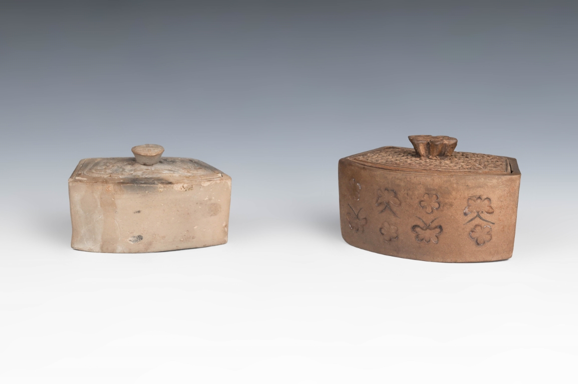 A pair of cricket cages (One is SanQingTang Mark)，Late Qing Dynasty