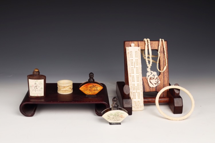 Set of 7 Ivory-Carved Jewelry and Snuff Bottles