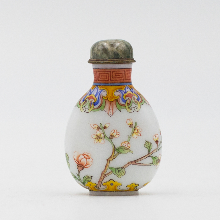 Enamelled Glass Snuff Bottle – manner of Ye Benqi