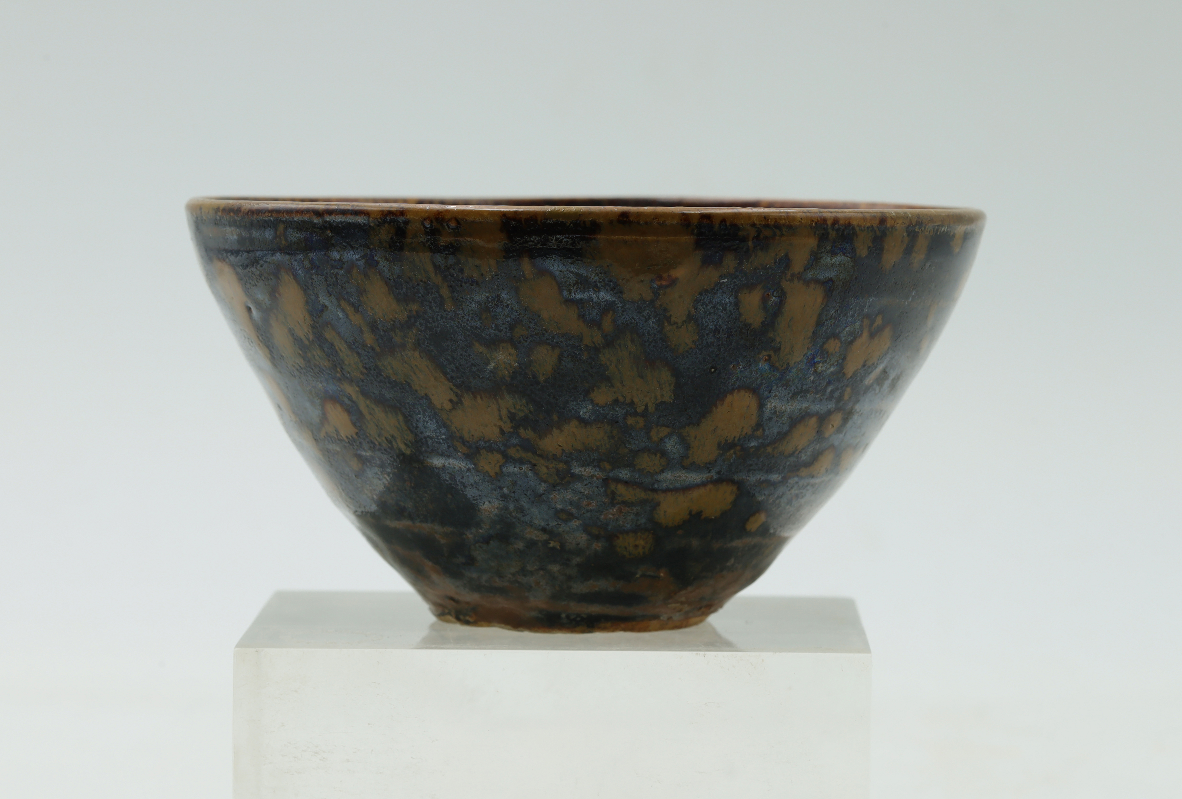 Jizhou Tortoiseshell Glaze “Paper Cut” Tea Bowl